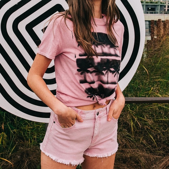 VOLCOM Beachy Coastal Graphic TEE NWT XS - Picture 3 of 7